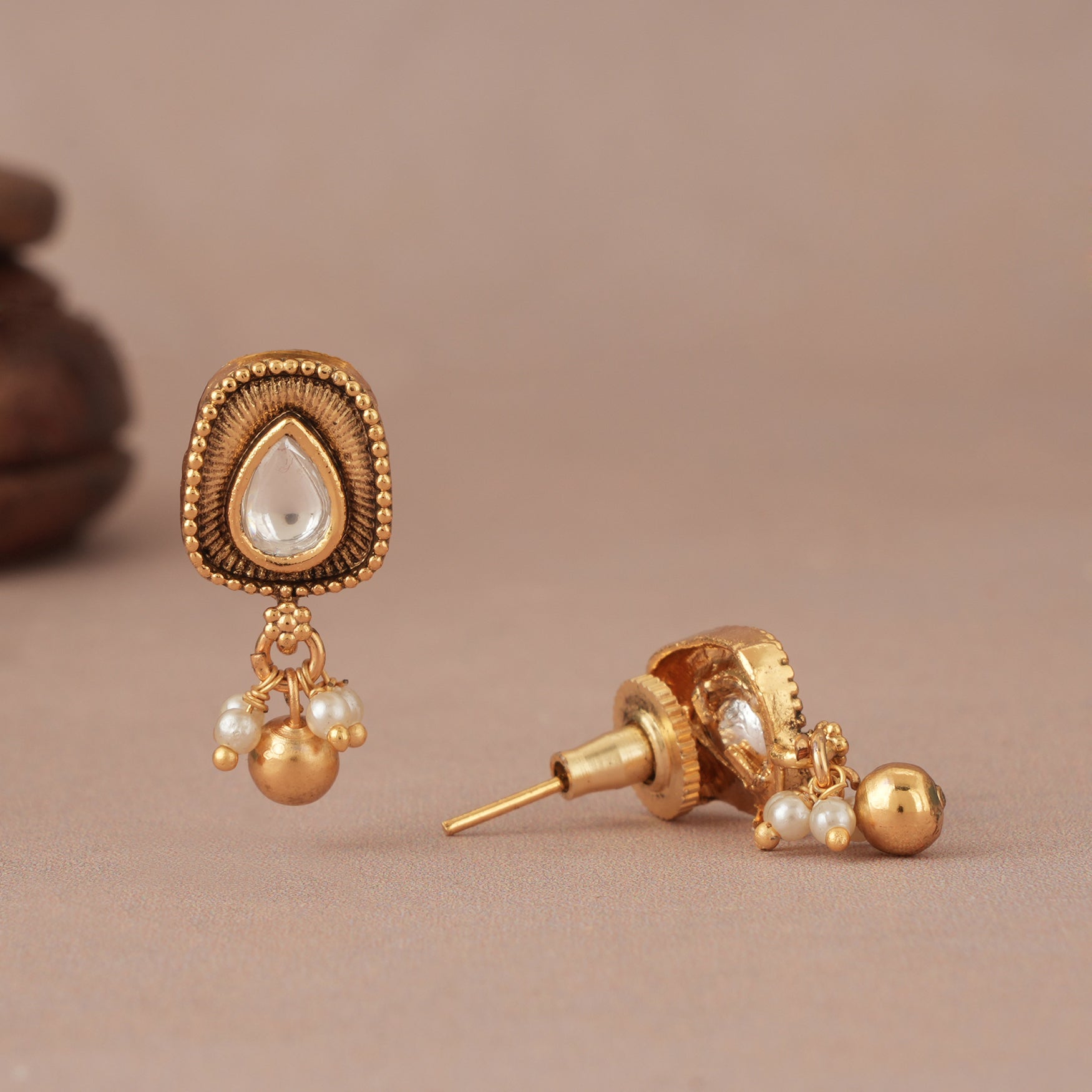 Cute small kundan stud antique gold earring