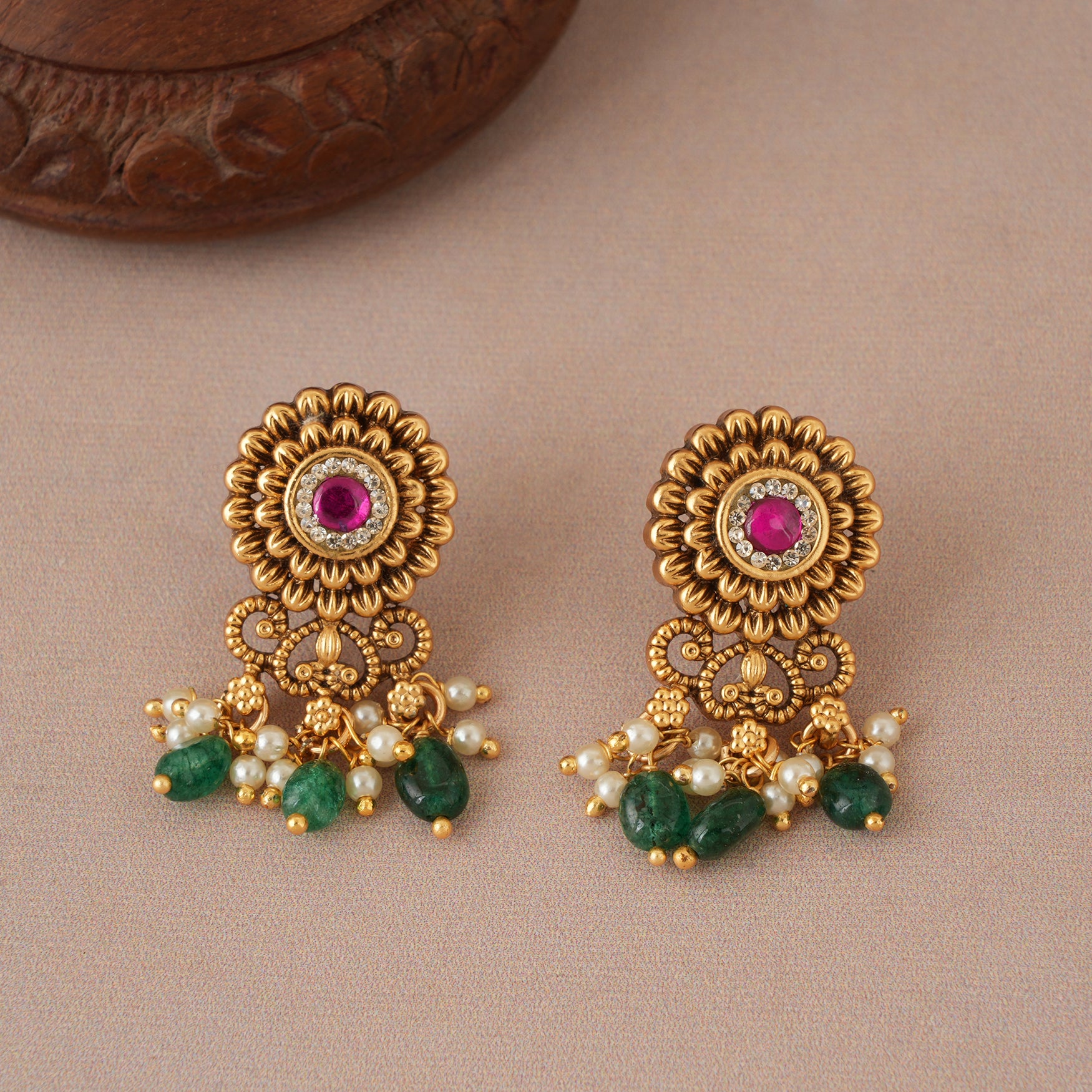 Cute kundan stone antique gold floral earring