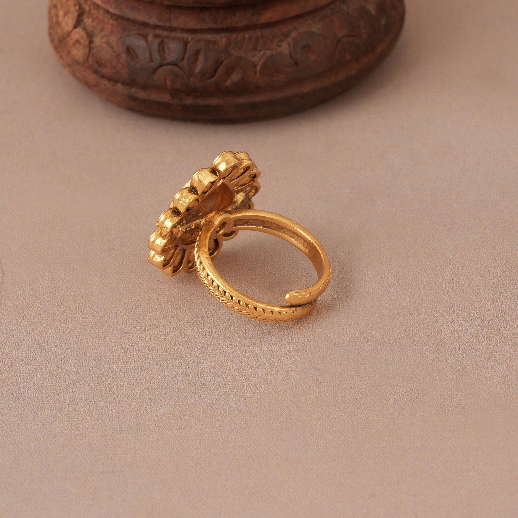 Stunning antique gold multicolor stone pear shape finger ring