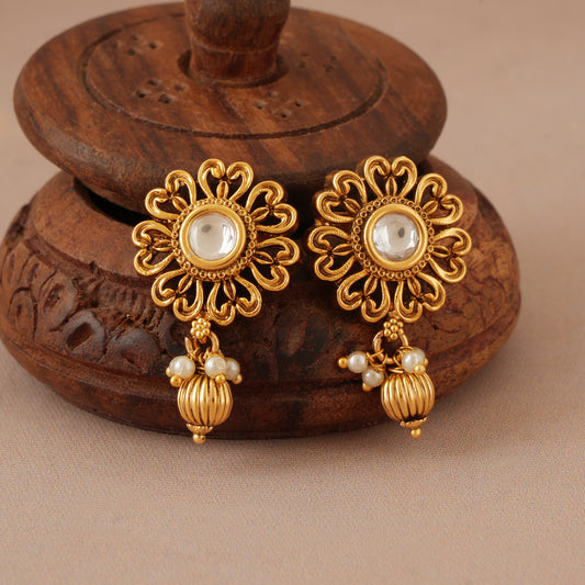 Floral antique gold kundan earring