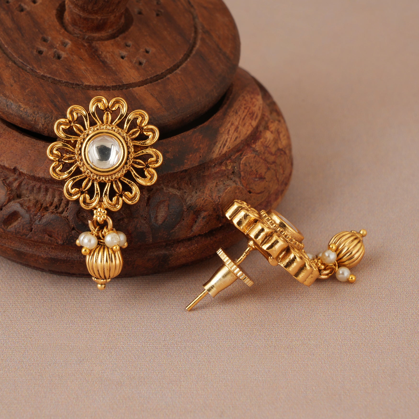 Floral antique gold kundan earring