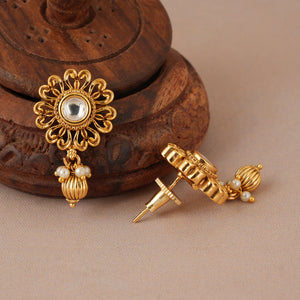 Floral antique gold kundan earring