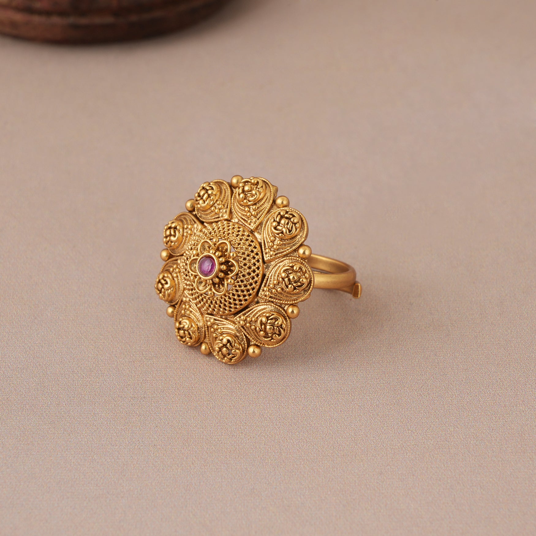 Amazing antique gold intricate ruby stone finger ring