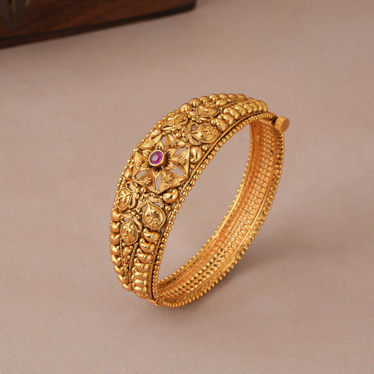 Stunning antique gold openable kada