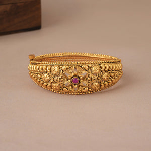 Stunning antique gold openable kada