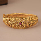 Stunning antique gold openable kada