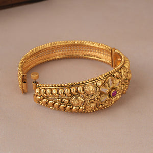 Stunning antique gold openable kada
