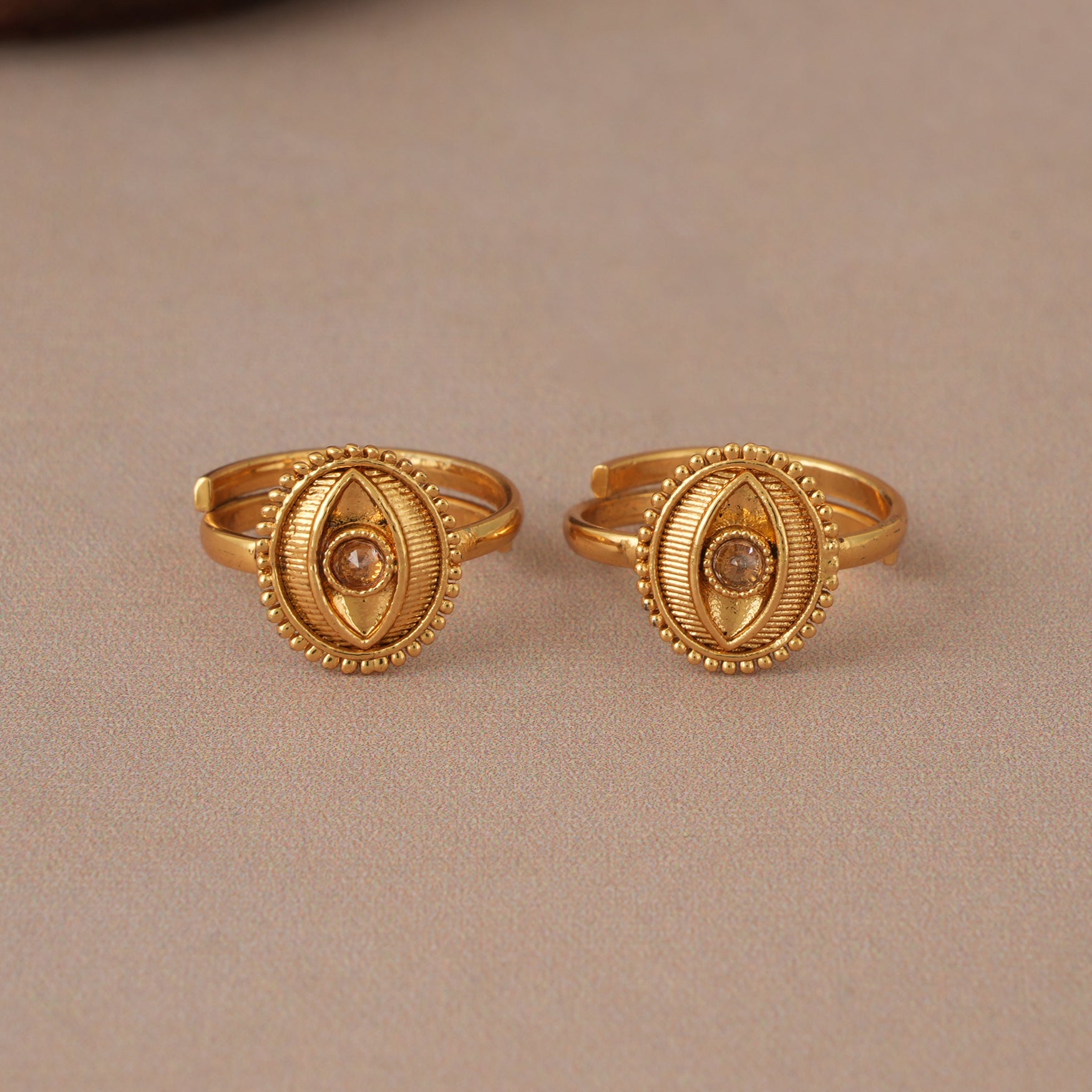 Cute elegant antique gold plain toe ring