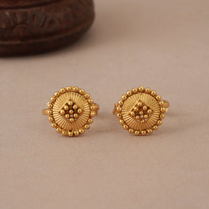 Cute elegant plain antique gold toe ring