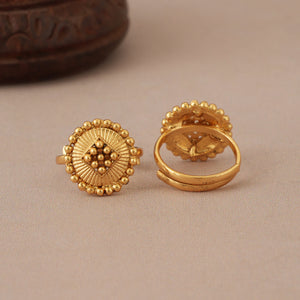 Cute elegant plain antique gold toe ring