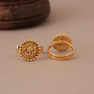 Cute elegant antique gold floral toe ring