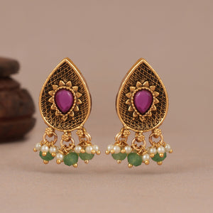Cute pear shape antique gold green stone drop earring