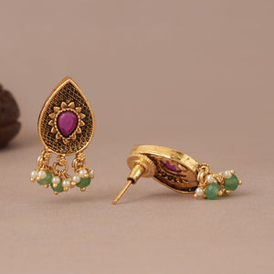 Cute pear shape antique gold green stone drop earring