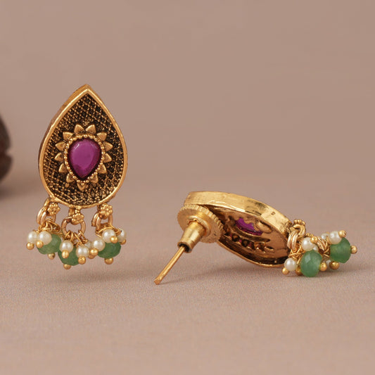 Cute pear shape antique gold green stone drop earring