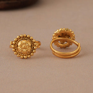 Floral cute antique gold toe ring