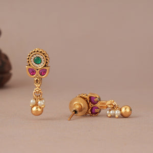 Cute delicate antique gold stone studded earring
