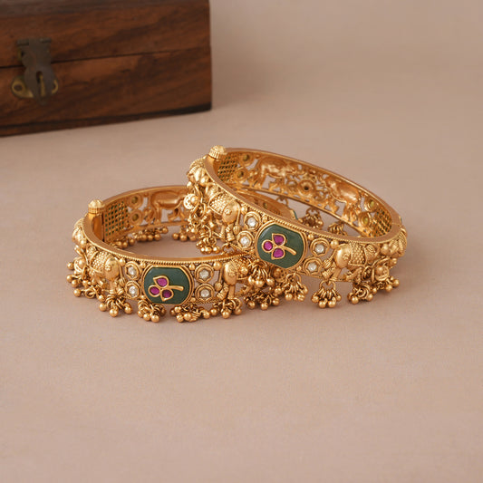 Stunning antique gold kundan stone bangle set