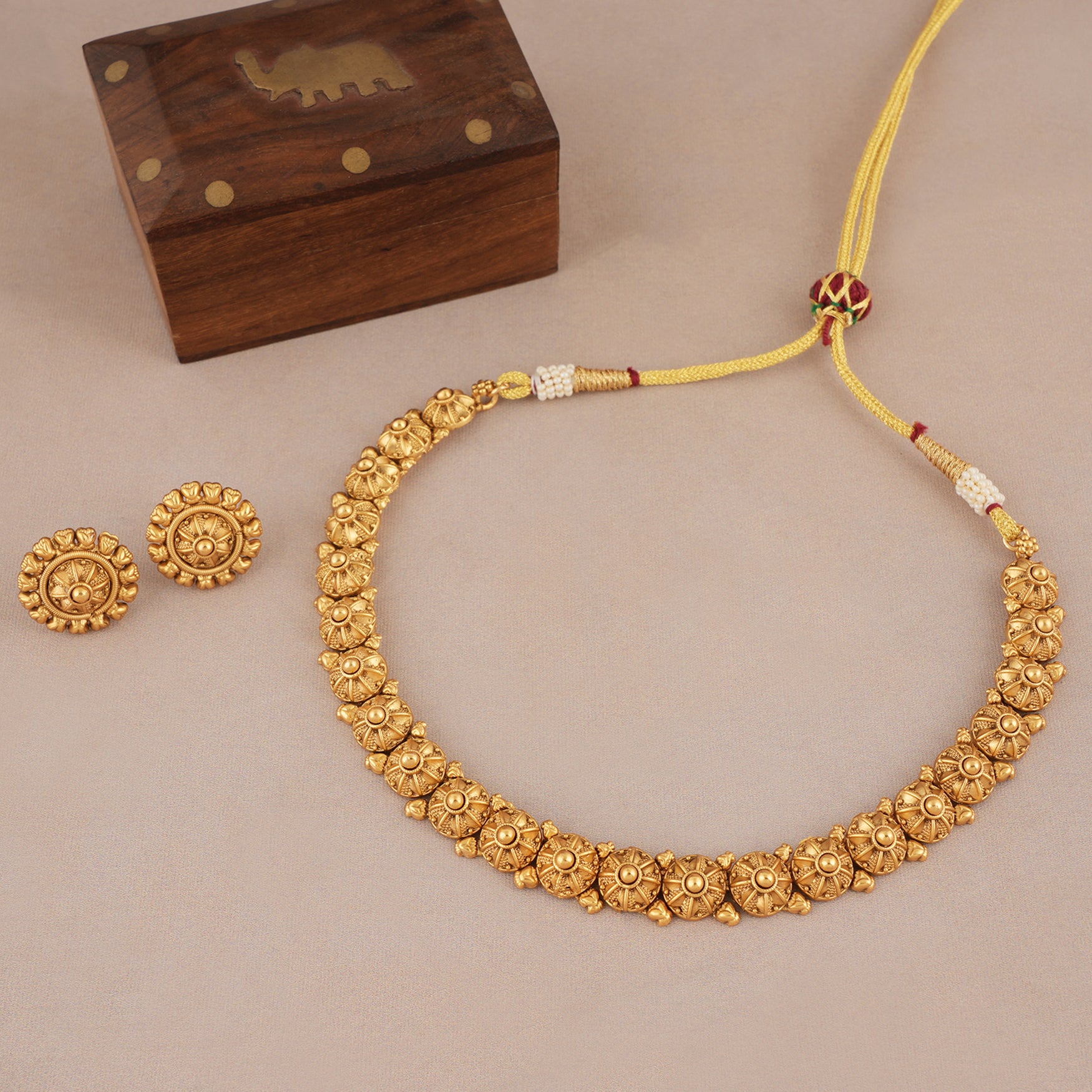 Cute sleek antique plain gold choker necklace set