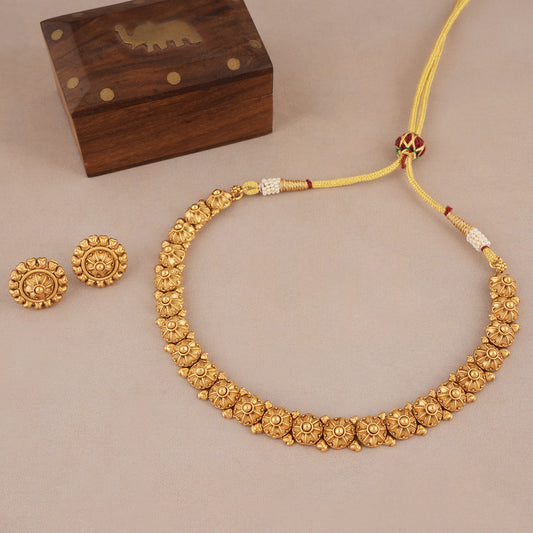 Cute sleek antique plain gold choker necklace set
