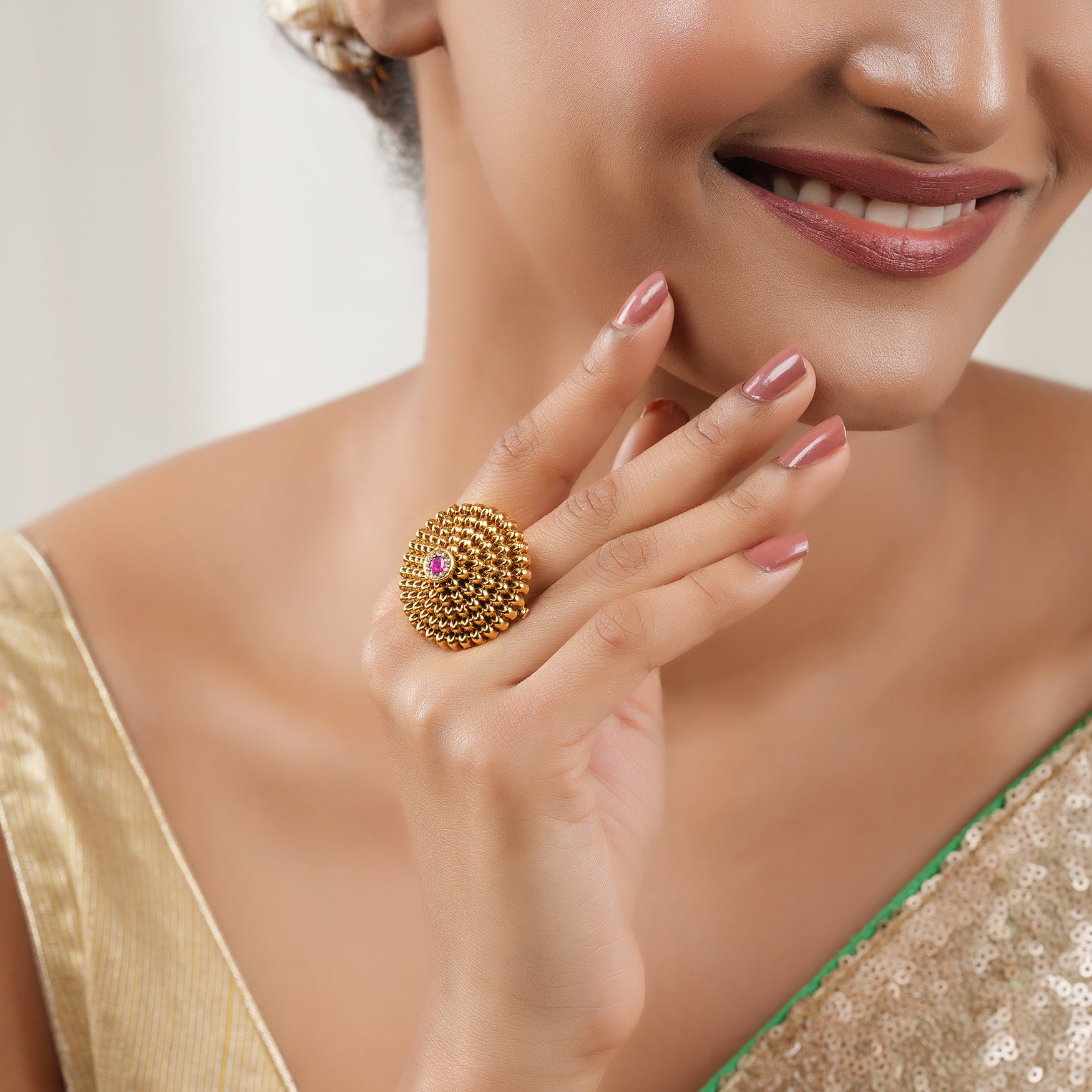 Stunning antique gold intricate ruby adjustable finger ring