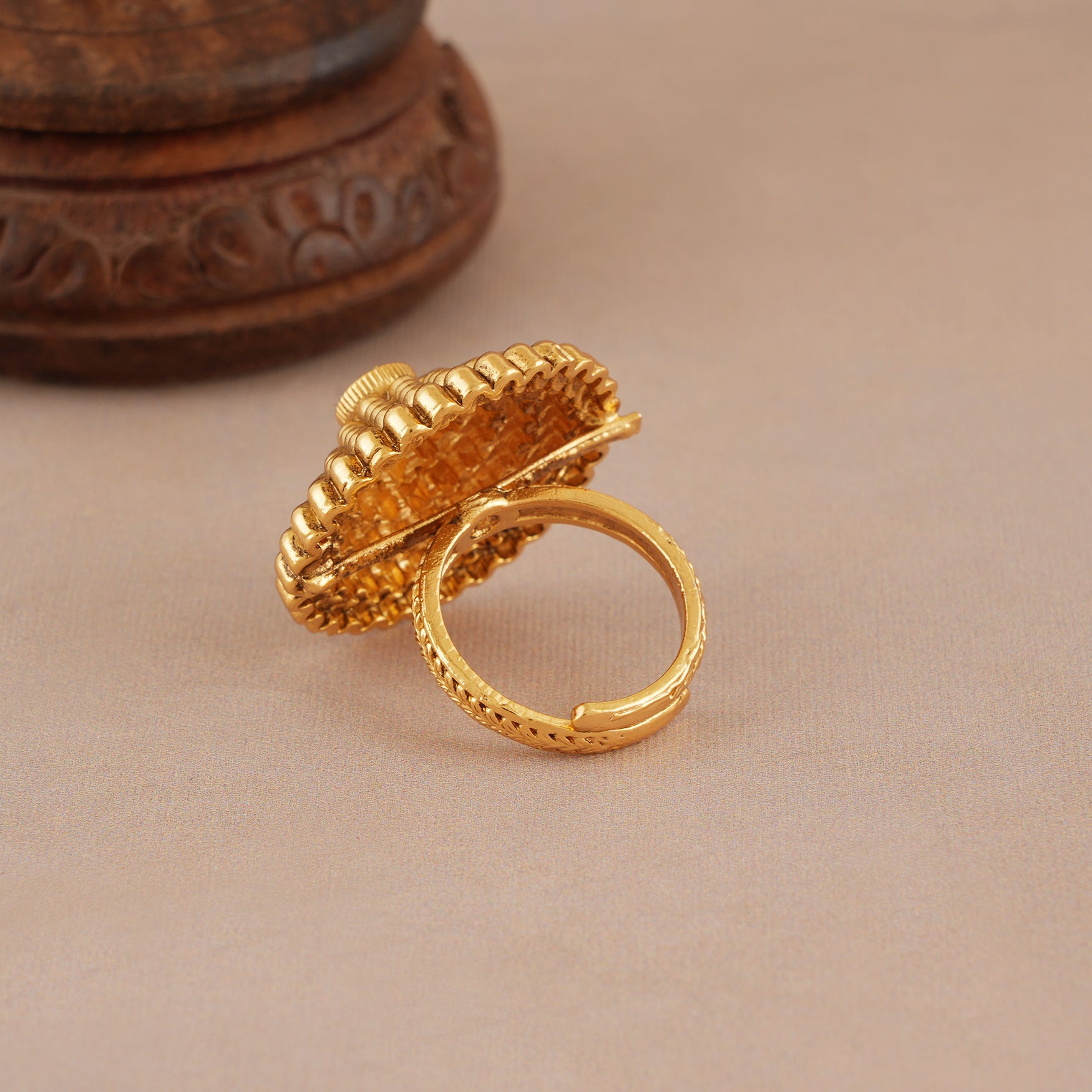 Stunning antique gold intricate ruby adjustable finger ring