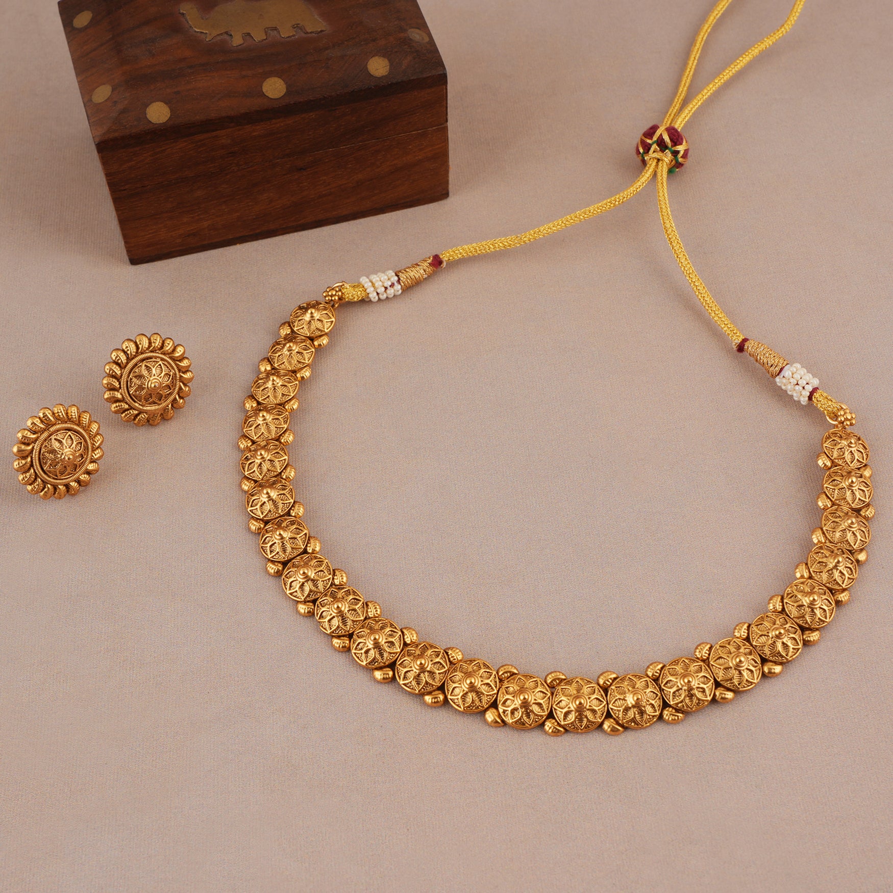 Cute floral simple plain antique gold necklace set