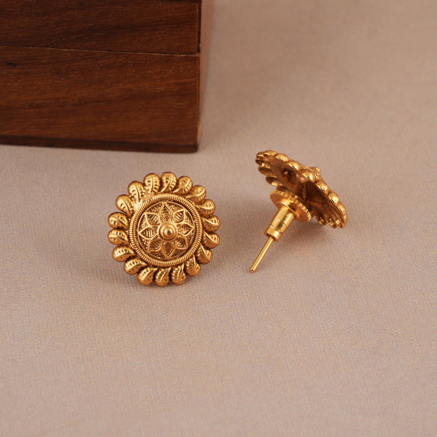 Cute floral simple plain antique gold necklace set