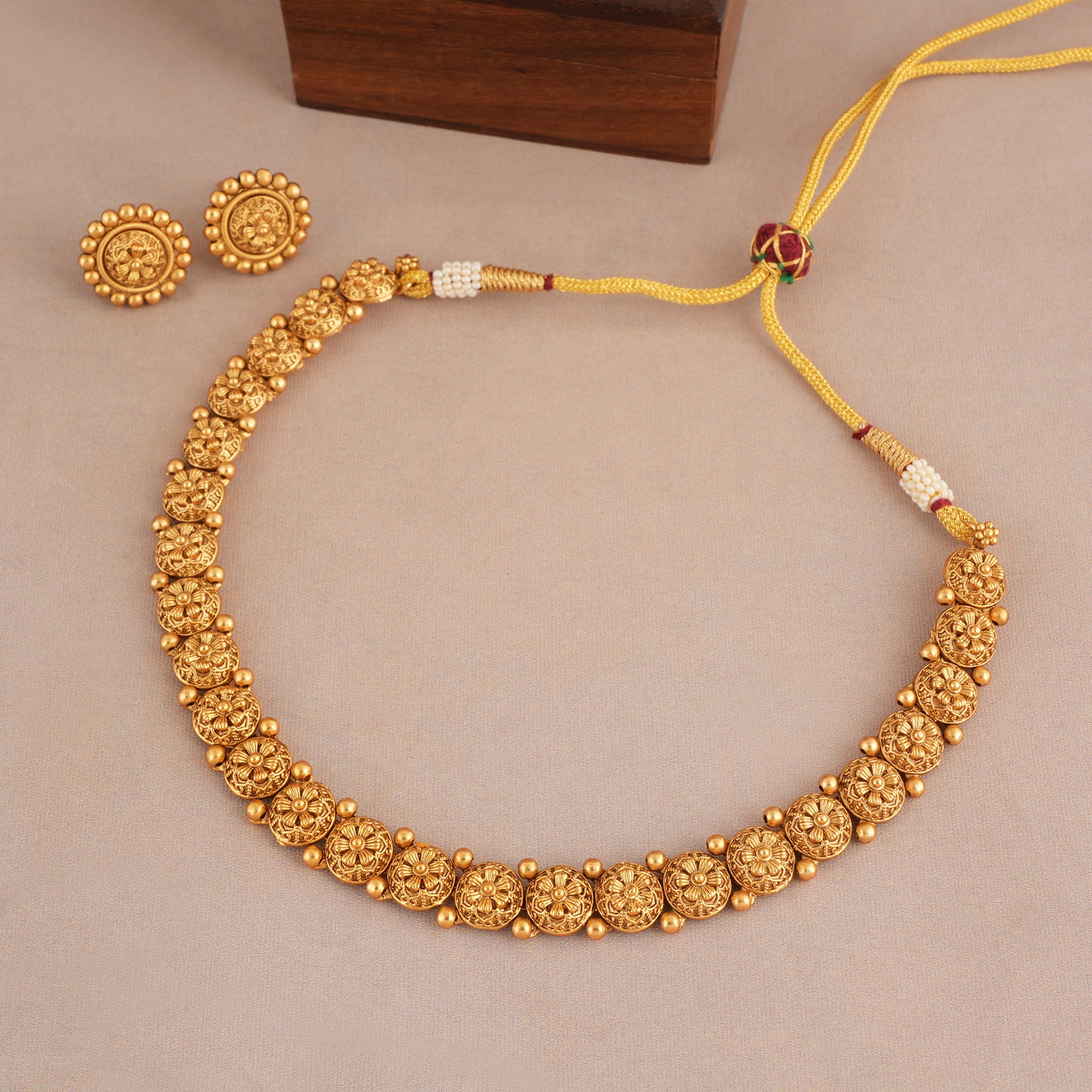 Stunning elegant floral antique gold plain necklace set