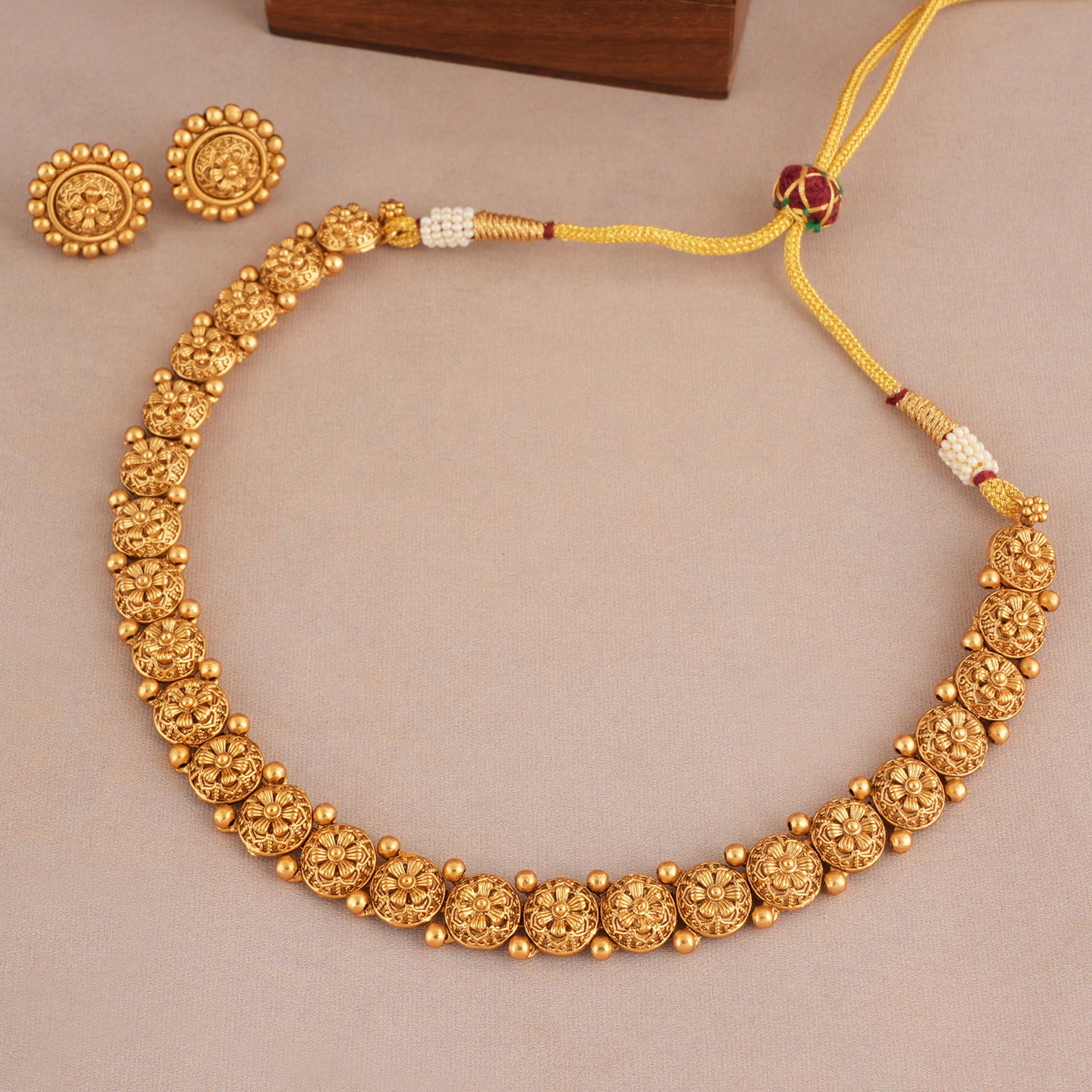 Stunning elegant floral antique gold plain necklace set