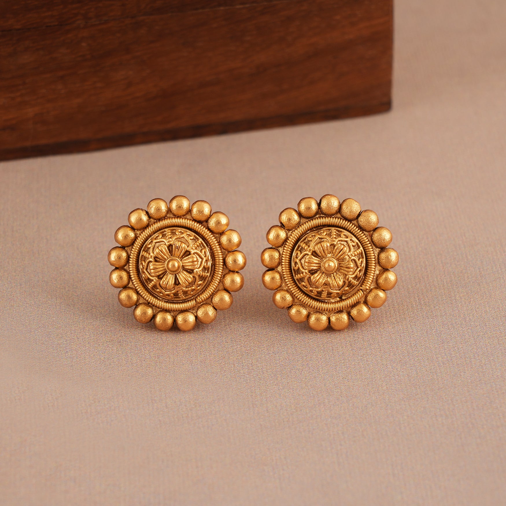 Stunning elegant floral antique gold plain necklace set