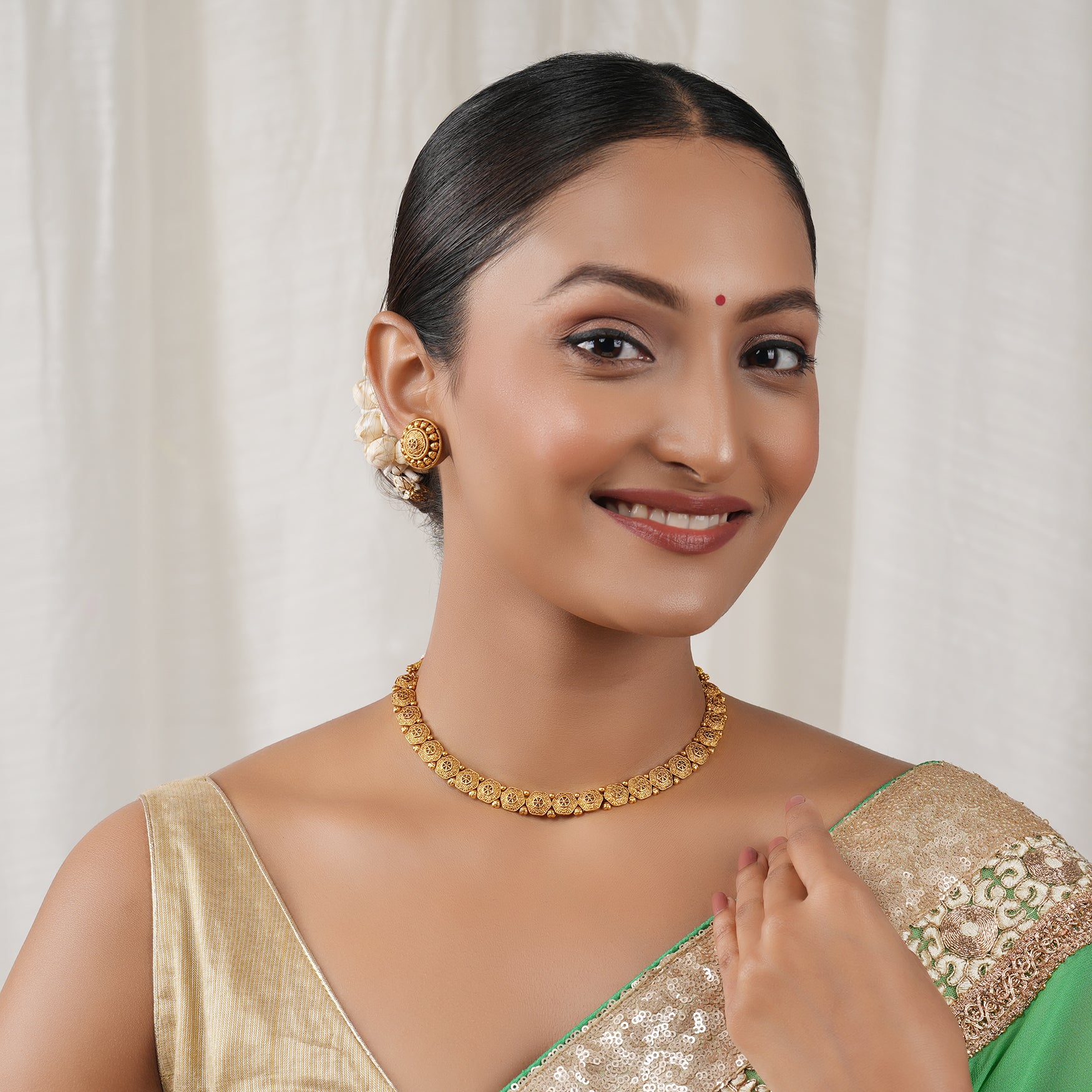 Cute elegant plain antique gold necklace set with earring