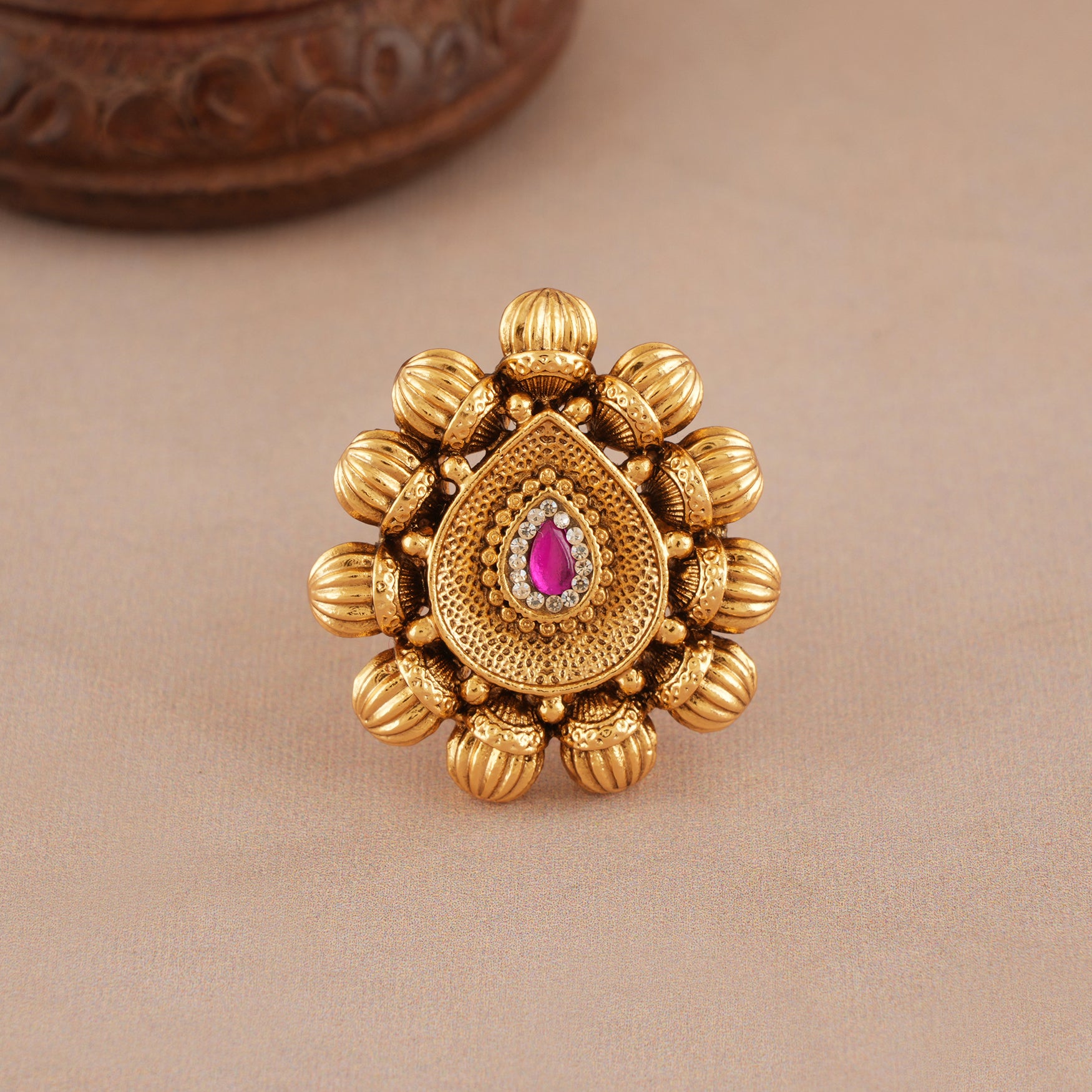 Stunning antique gold ruby stone adjustable finger ring