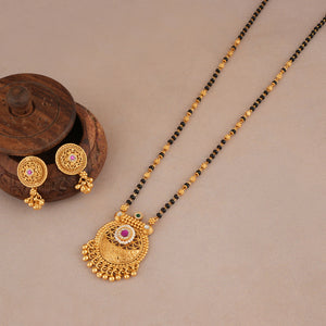 Cute elegant antique gold mangalstura set for women