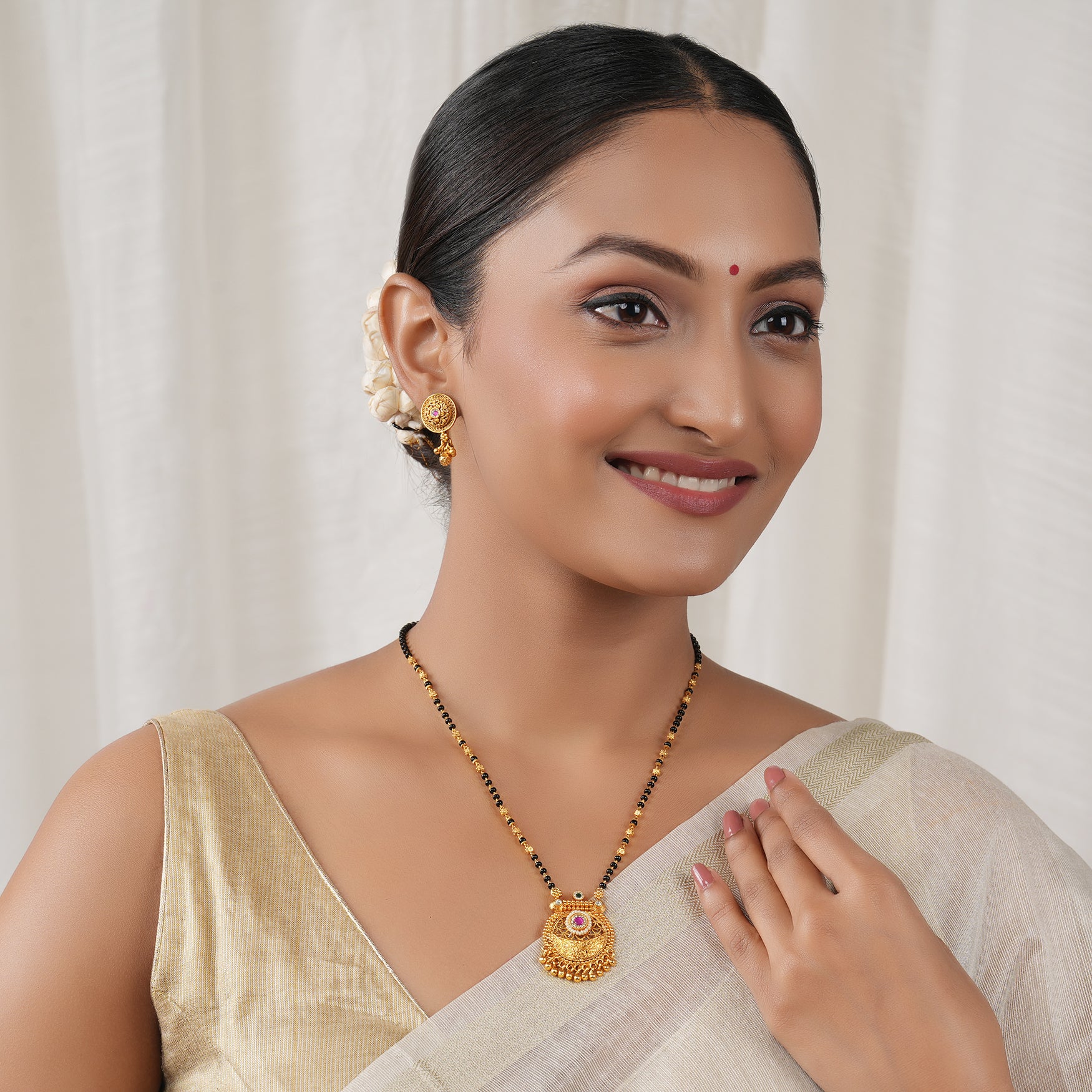 Cute elegant antique gold mangalstura set for women