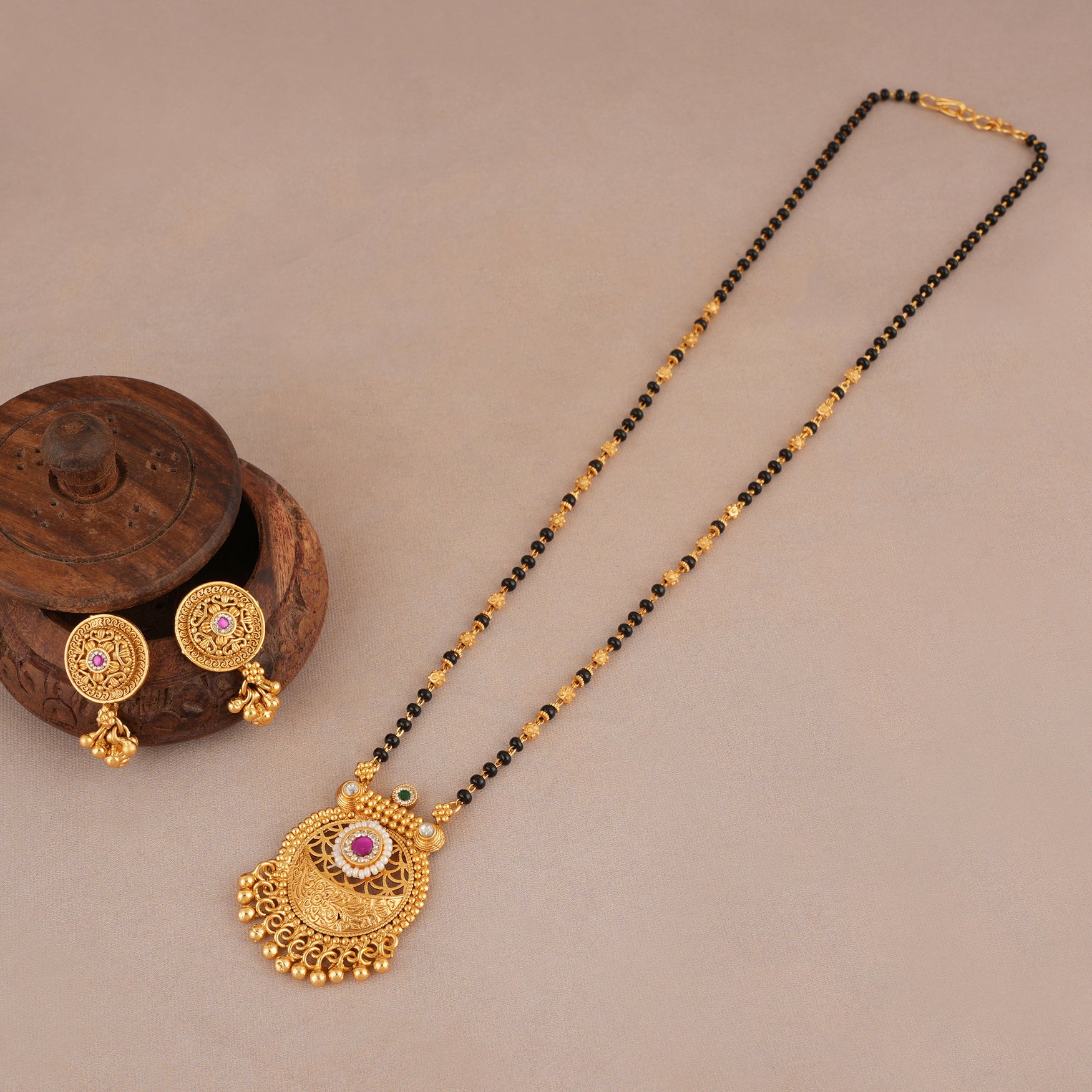 Cute elegant antique gold mangalstura set for women