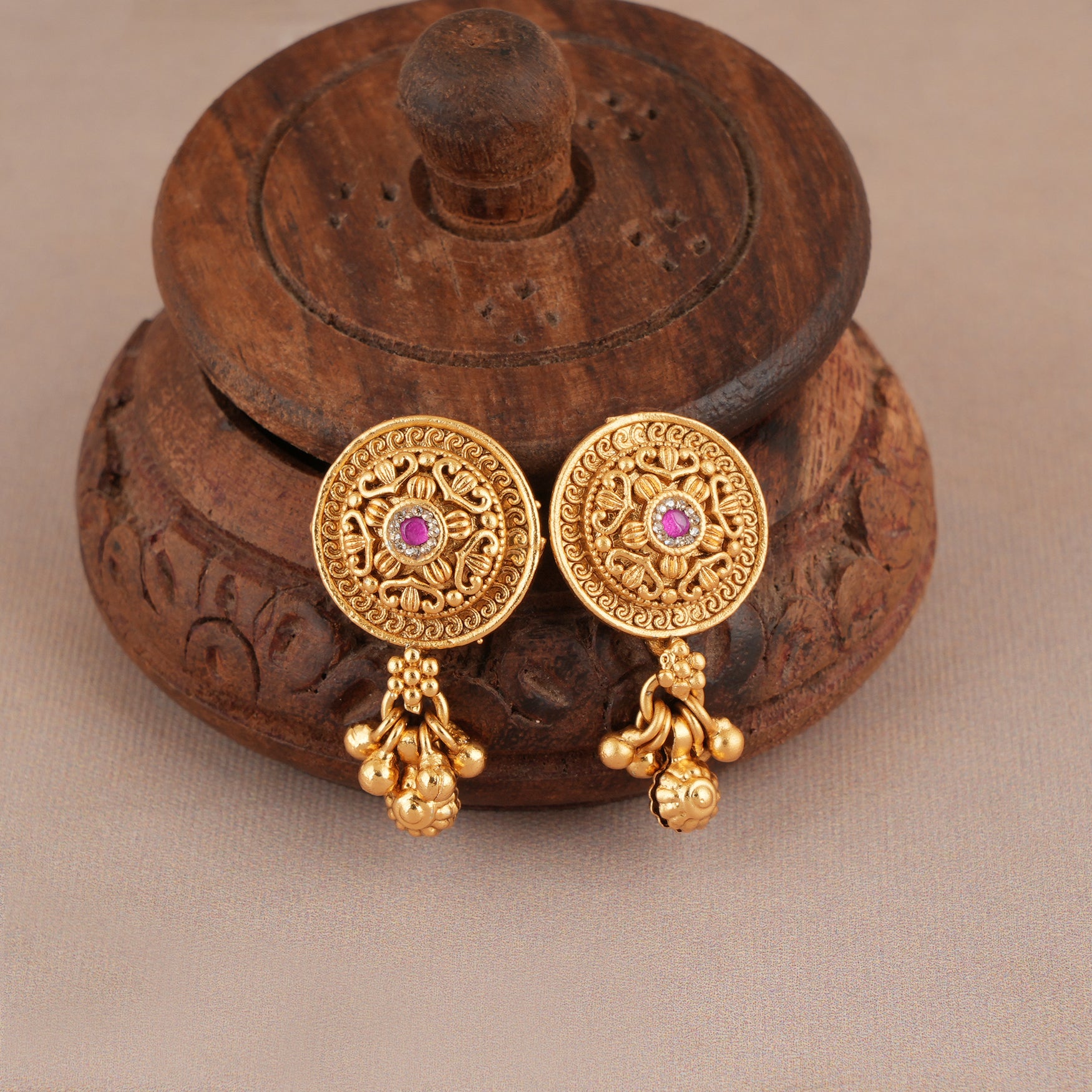 Cute elegant antique gold mangalstura set for women