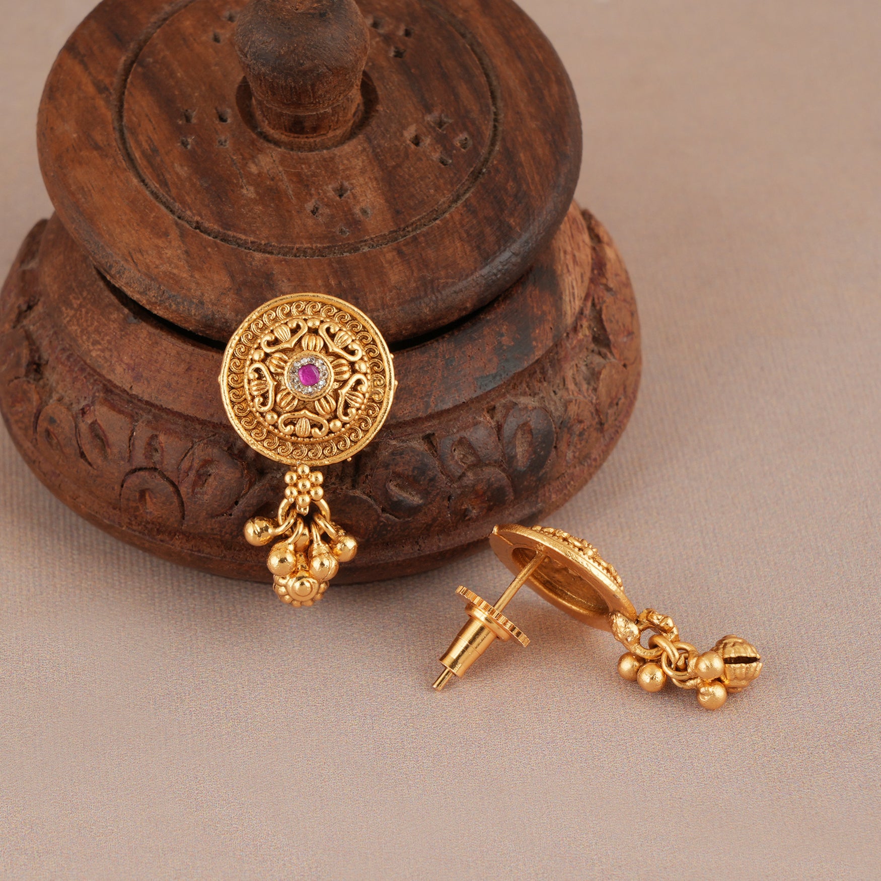 Cute elegant antique gold mangalstura set for women