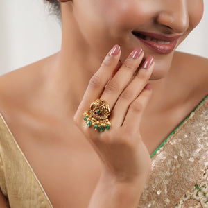 Stunning emerald stone antique gold finger ring