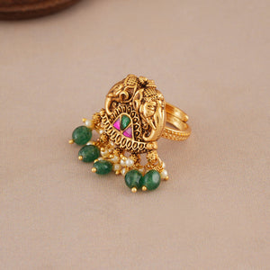 Stunning emerald stone antique gold finger ring