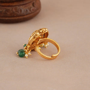 Stunning emerald stone antique gold finger ring