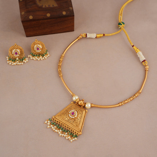 Stunning antique gold stone hasli necklace set