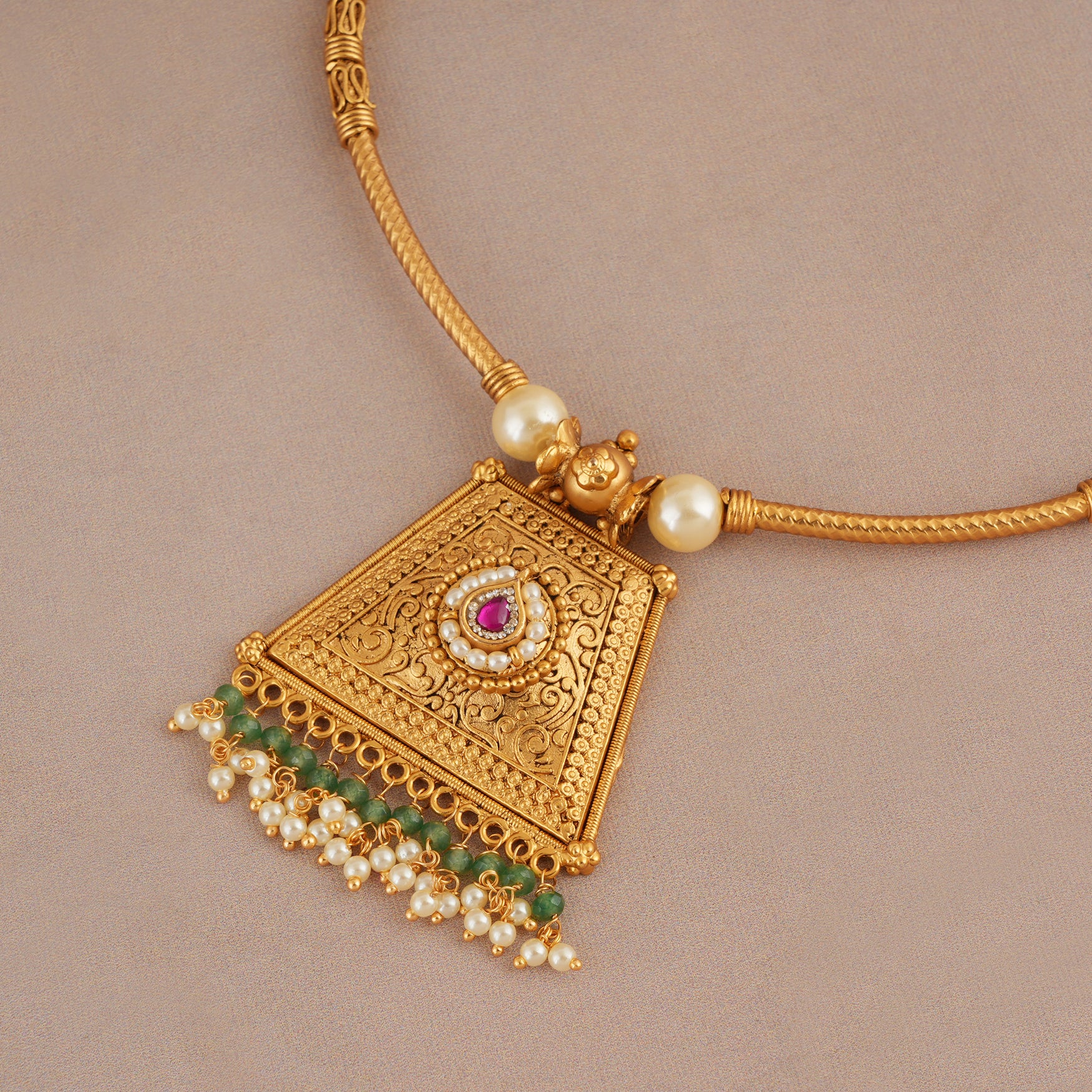 Stunning antique gold stone hasli necklace set