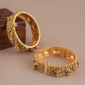 Stunning antique gold stone openable bangle set
