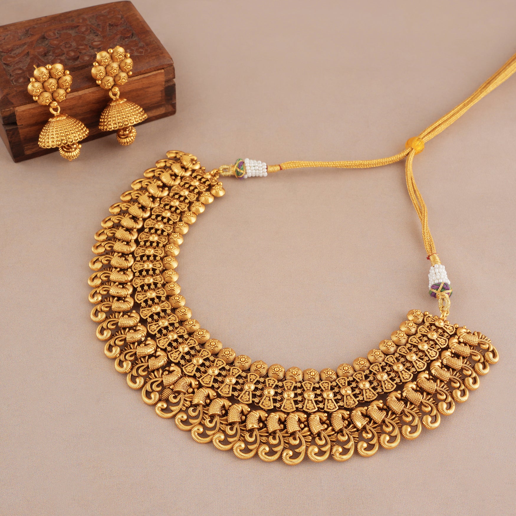 Amazing plain antique gold intricate choker necklace set