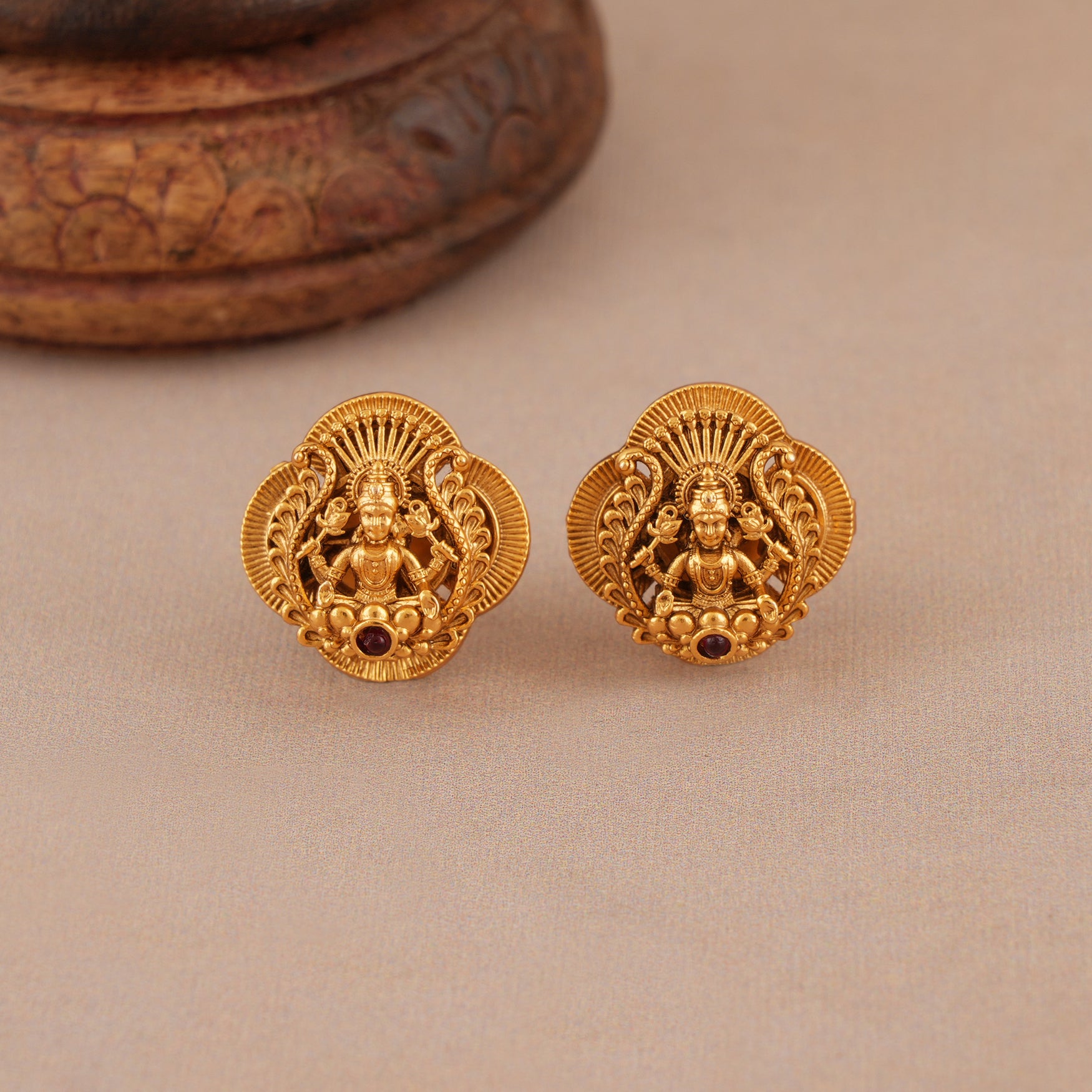 Cute elegant antique gold maa lakshmi pendant set