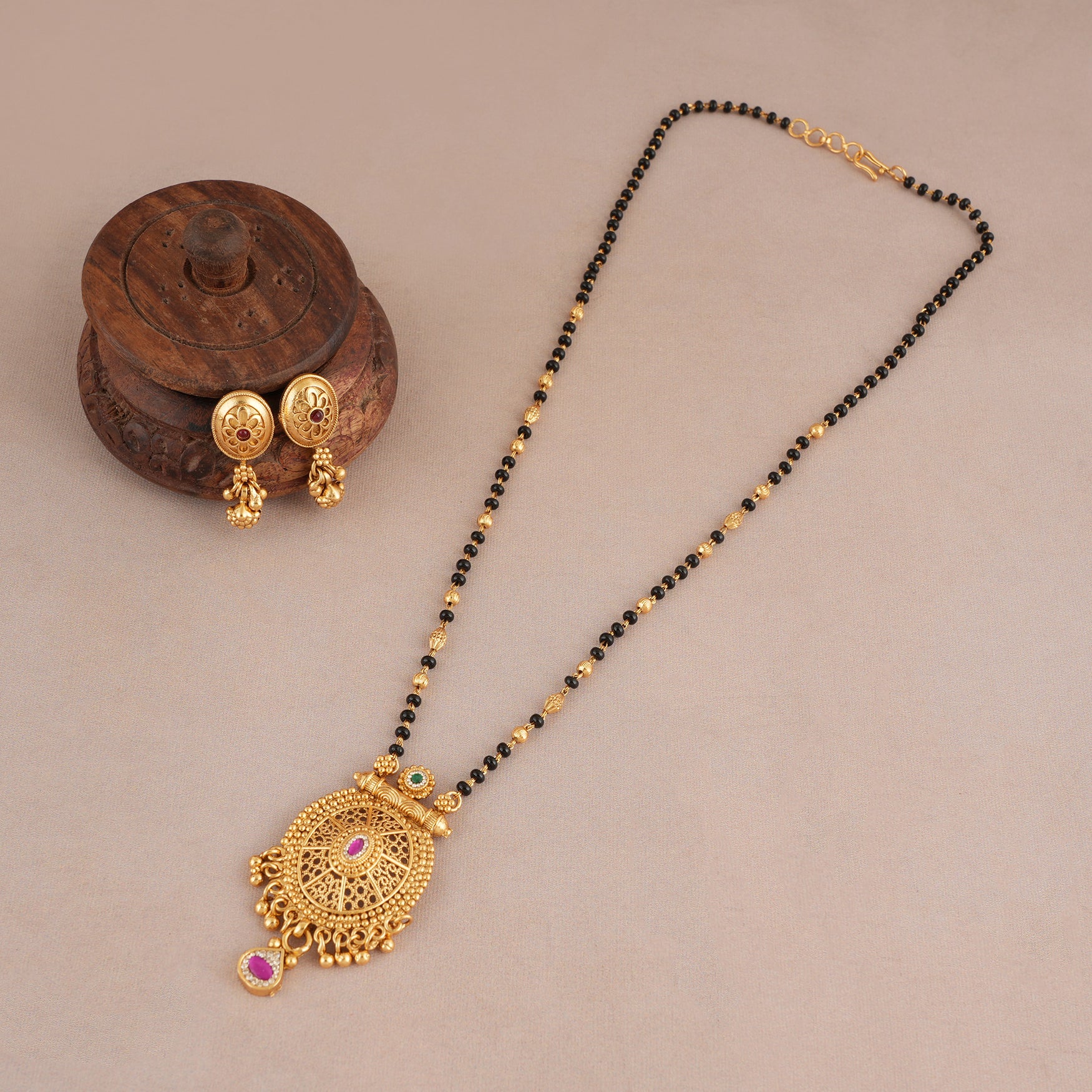 Beautiful elegant antique gold oval shape mangalsutra set