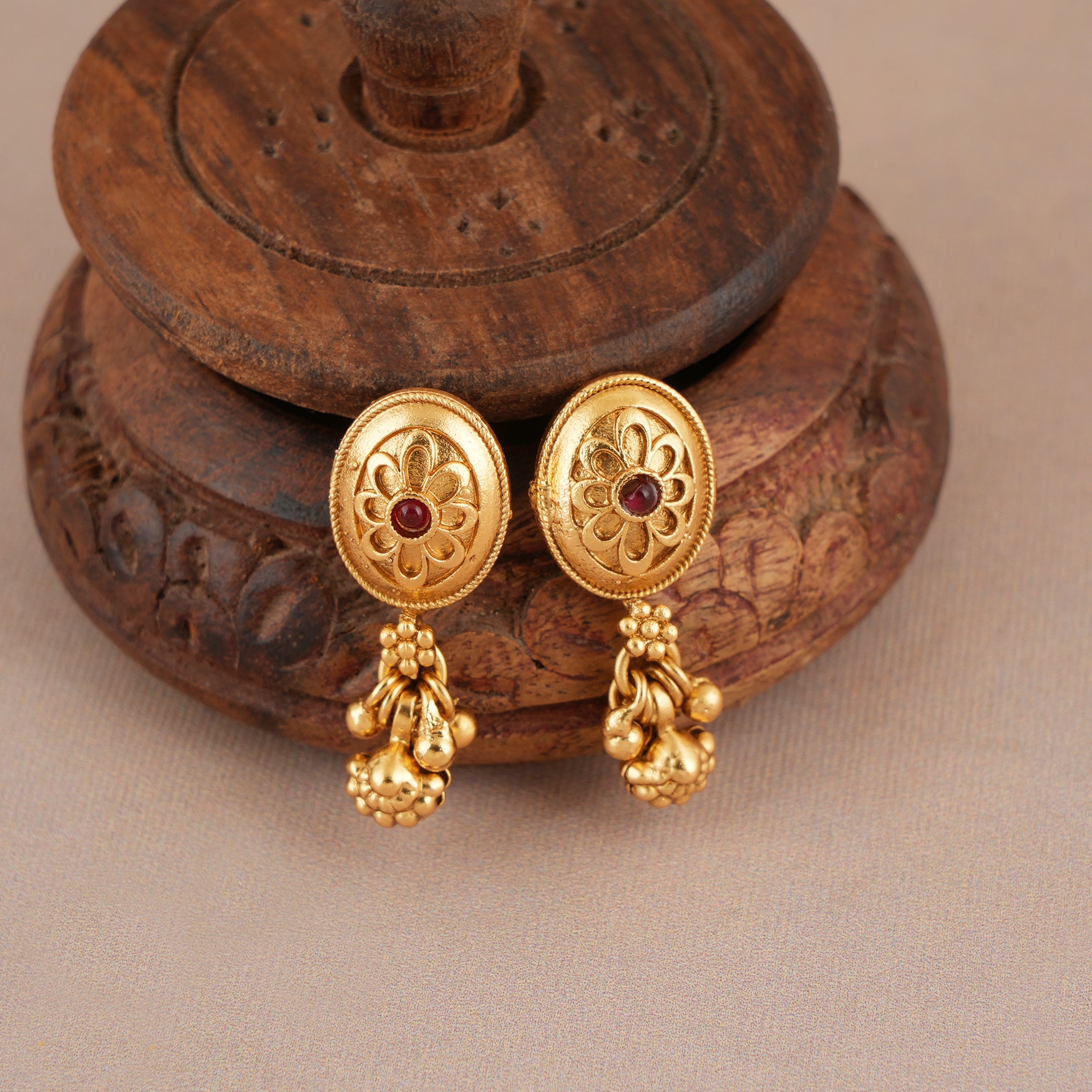 Beautiful elegant antique gold oval shape mangalsutra set