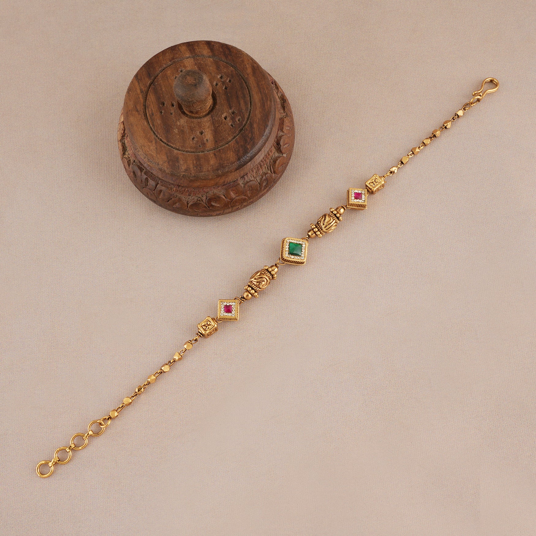 Cute beautiful antique gold free size bracelet