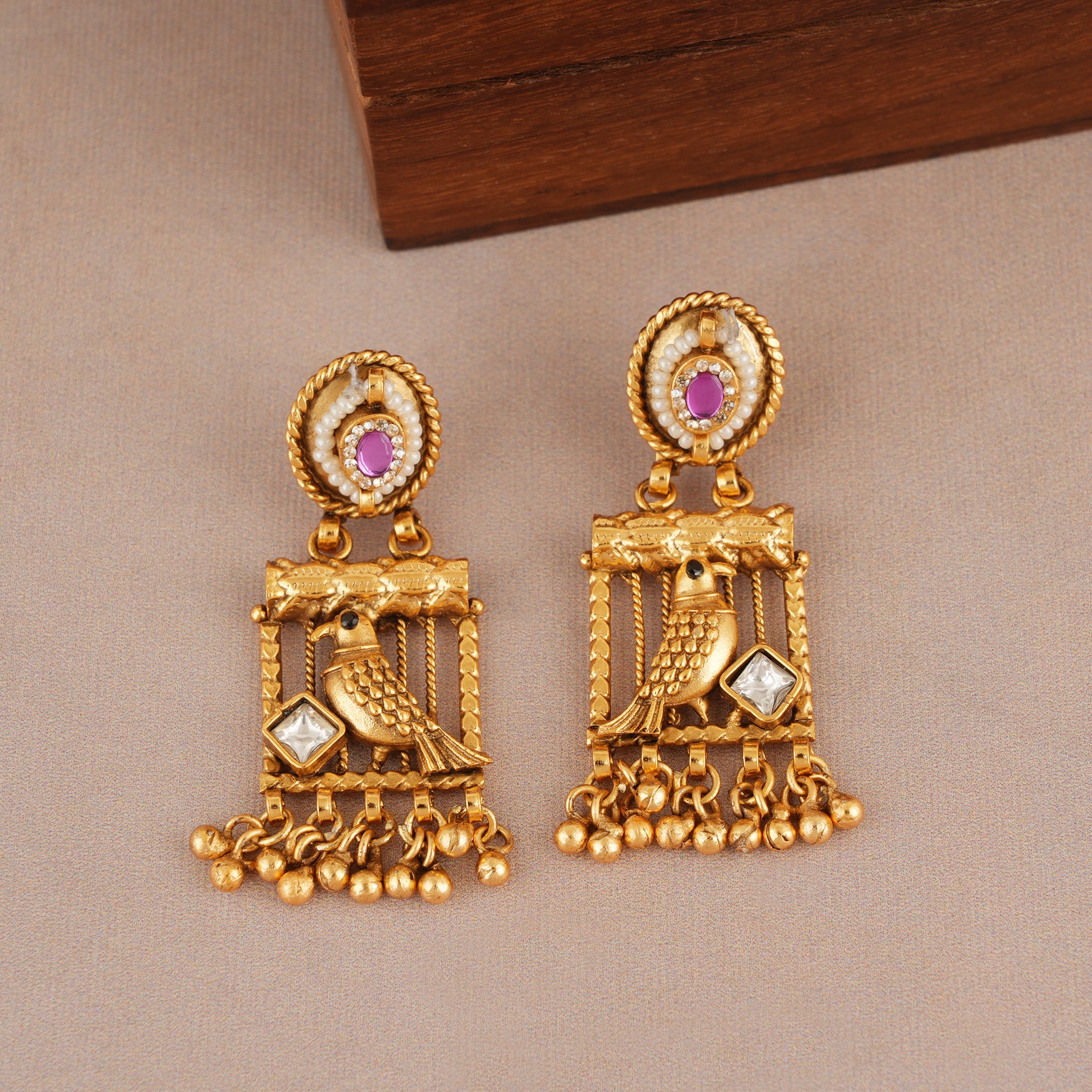 Beautiful stone antique gold plated pendant set