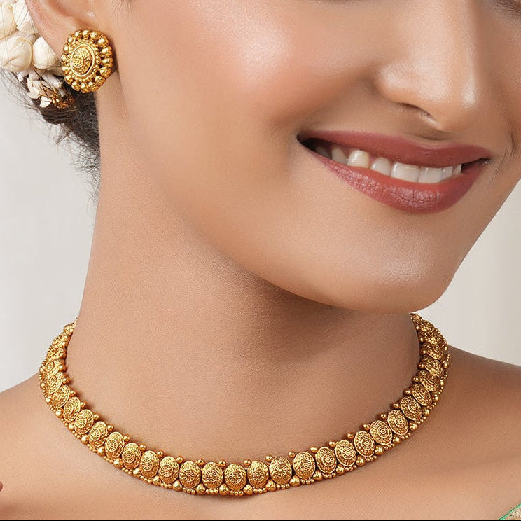 Elegant antique gold oval shaped necklace set